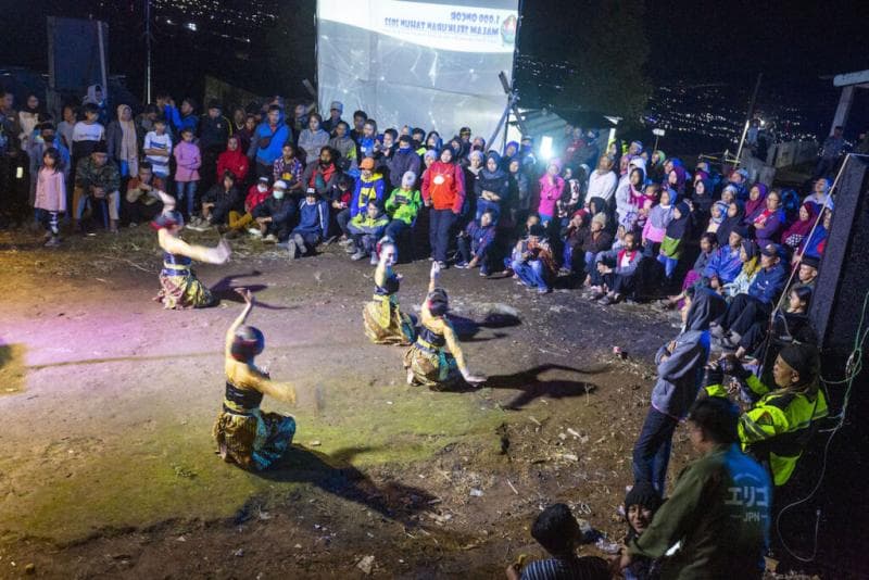 Tradisi Selikuran Gunung Sumbing pada malam ke-21 Ramadan. (Mojok/Eko Susanto)