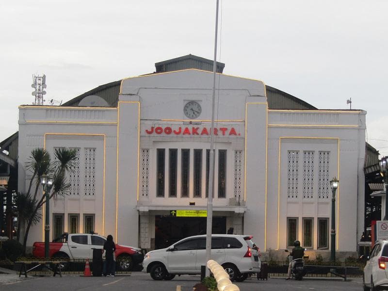 Ada Dua Pintu di Stasiun Tugu Yogyakarta, Apa Bedanya?