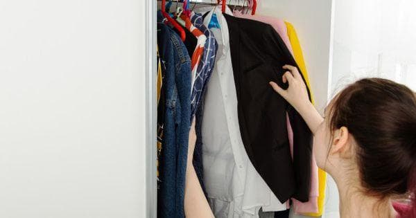 Bajumu yang lama nggak dipakai bisa bermanfaat bagi orang lain. (Freepik)