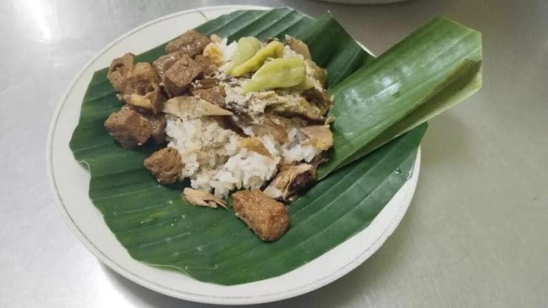 Opor panggang sunggingan, kuliner khas Kudus. (Radar Pati/Achmad Ulil Albab)