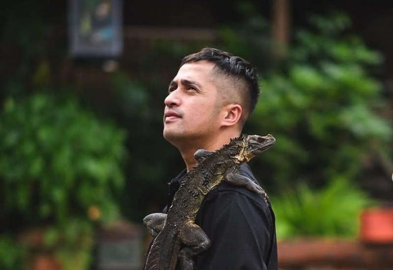 Irfan Hakim siapkan tanah makam untuk dirinya kelak. (Instagram/@irfanhakim75)<br>