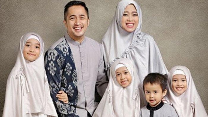 Irfan Hakim dan keluarga. (Instagram/@irfanhakim75)<br>
