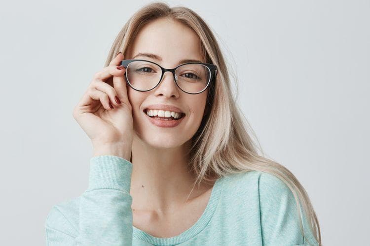Kini, kacamata juga disesuaikan dengan gaya hidup pemakainya. (shutterstock)