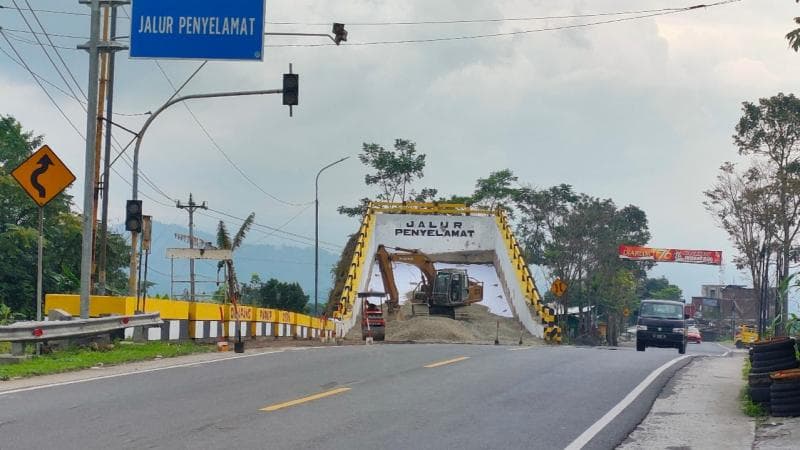 Meski sudah ada jalur penyelamat, kasus kecelakaan di turunan Kertek sudah beberapa kali terjadi. (Sorotwonosobo)