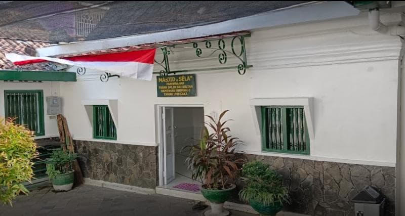Masjid Sela Panembahan. (Google User/Ajie Arief)