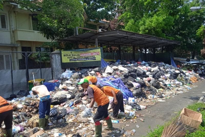 Ilustrasi sampah menggunung setelah perayaan Lebaran. (IST)