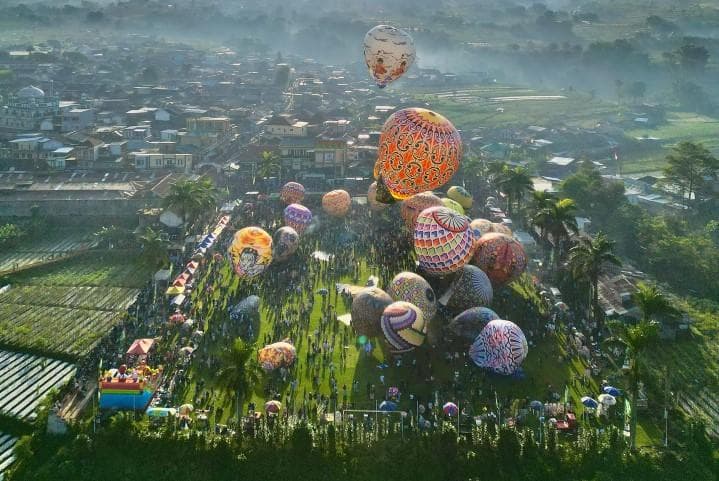 Festival Balon Udara Wonosobo pada libur Lebaran 2024. (Twitter/Jelajahi_IDN)