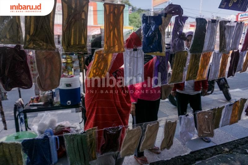 Produksi masker jadi lahan usaha baru bagi teman-teman tuli Kota Semarang. (Inibaru.id/ Audrian F)<br>