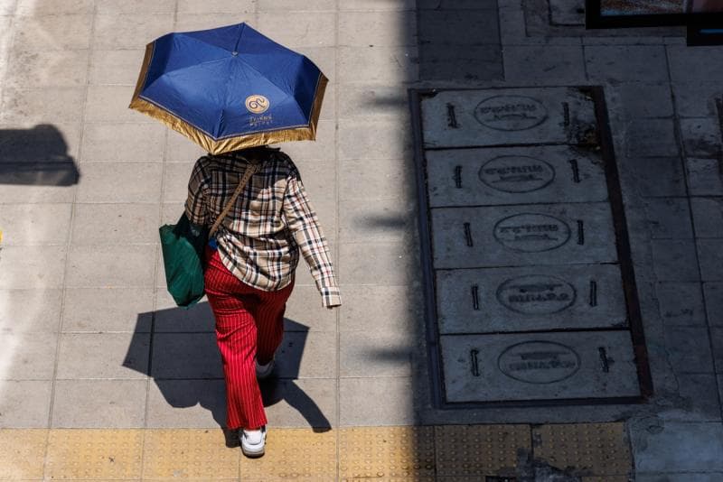 Di Indonesia, suhu panas ekstrem nggak disebabkan oleh heat wave. (Bloomberg/Andre Malerba)