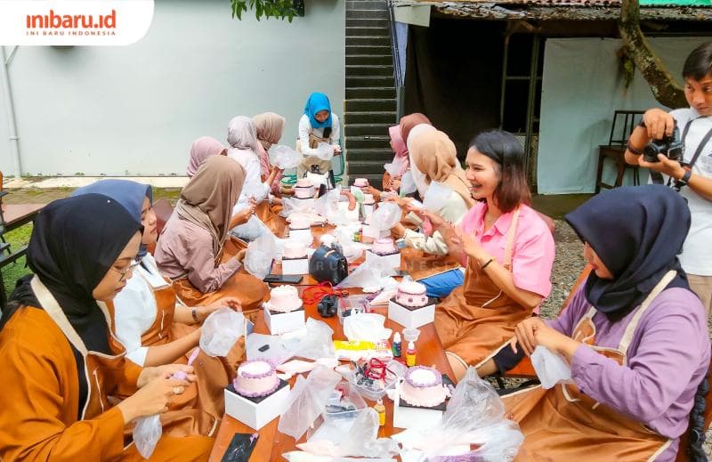 Creative Activity, Seru-seruan Dekorasi Kue Sendiri bersama Enya Cakes Kudus