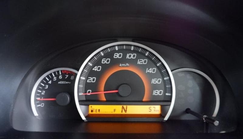 Indikator Bensin Mobil Menyala, Bisa Tahan Berapa Km Lagi?