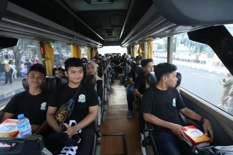 Bus wisata bisa beroperasi ke mana saja sesuai keinginan penyewa atau pemesan. (Radarjember)