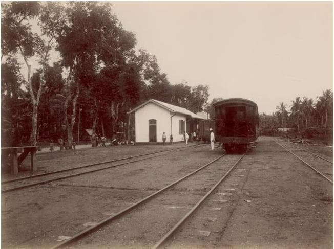 Stasiun Kendal dibuat pada zaman penjajahan Belanda. (Wikipedia/Collection page Southeast Asian &amp; Caribbean Images (KITLV))