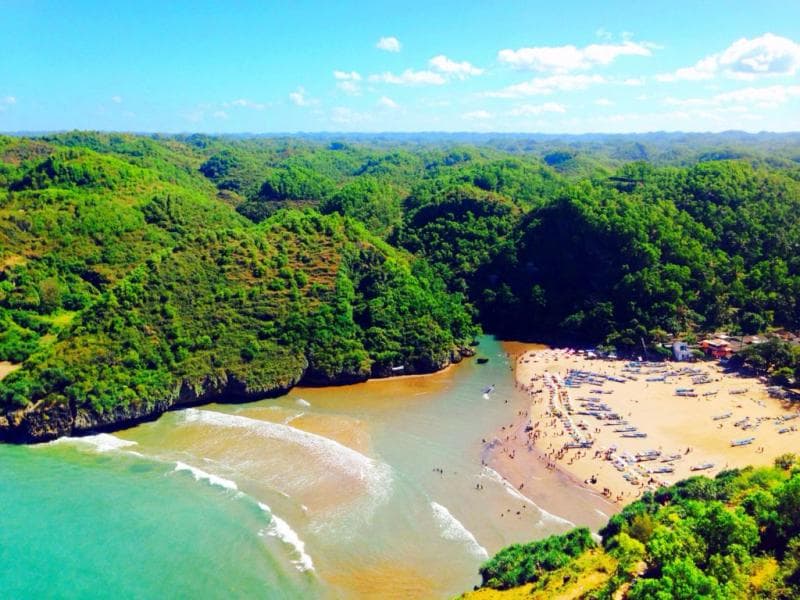 Pantai Baron punya pemandangan alam yang cantik. (Sarahbeekmans)