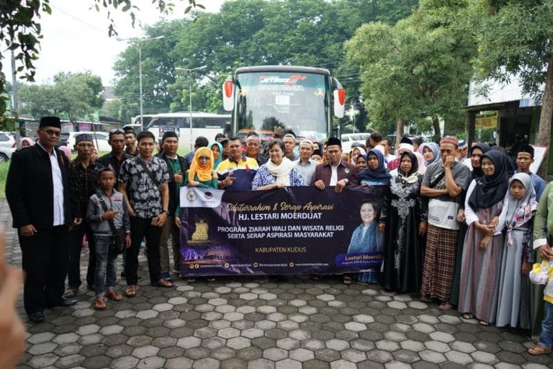 Tingkatkan Ketaqwaan, Lestari Moerdijat Ajak Masyarakat Kudus Ziarah ke Makam Wali