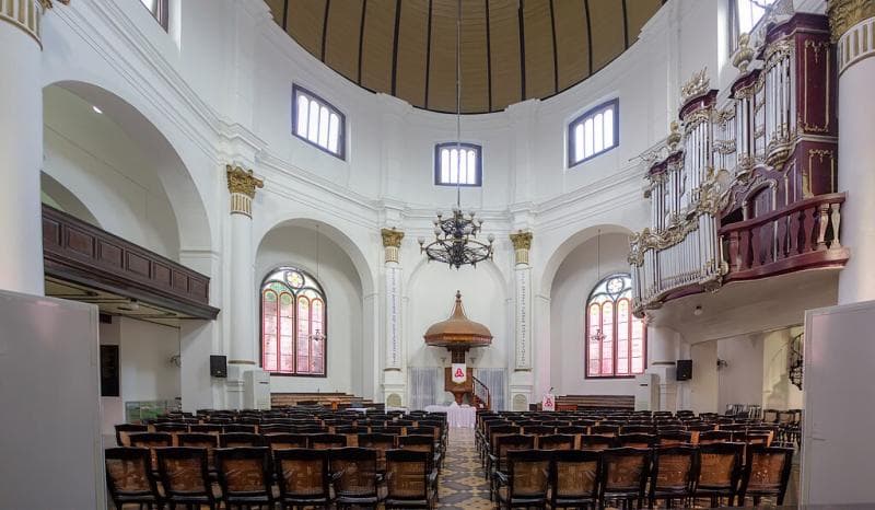 Orgel Gereja Blenduk Semarang yang ada di sisi kanan. (Wikipedia/Crisco 1492)