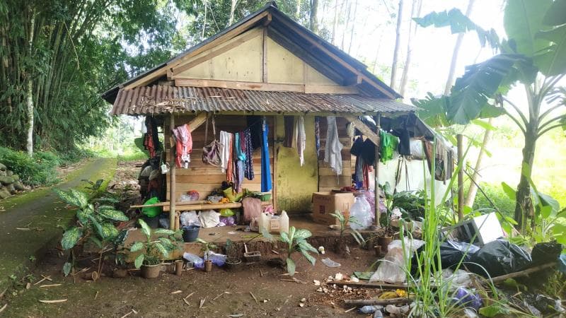 Rumah sederhana Mbak Sombret yang masih berdiri di lahan pemerintah setempt. (Istimewa)