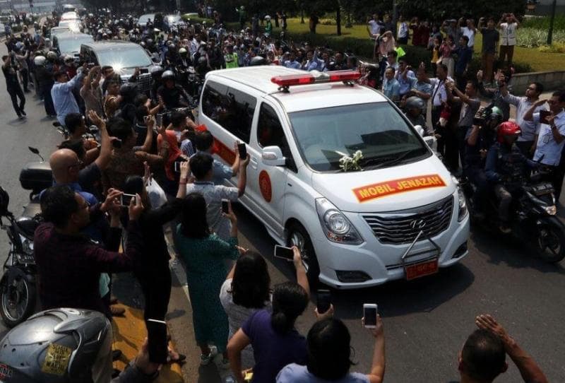 Ngebut Demi Mengantar Jenazah, Bagaimana Hukumnya?