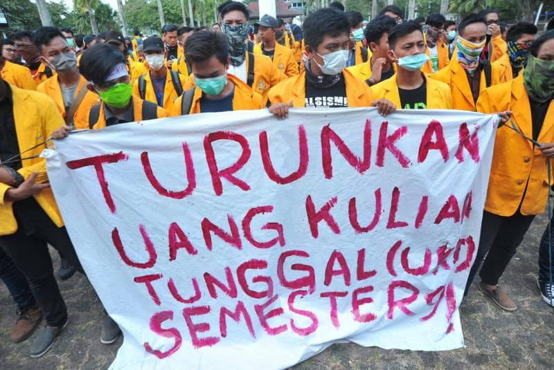 Puluhan mahasiswa baru di PTN mengundurkan diri lantaran nggak mampu membayar tingginya biaya UKT. (Antara Foto)