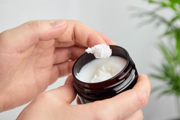 Body butter adalah pilihan tepat untuk kulit sangat kering. (via CNFstore)