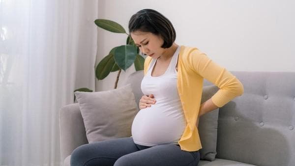 Ibu hamil yang terpapar rokok lebih berisiko mengalami keguguran atau masalah kehamilan lainnya. (Getty images)