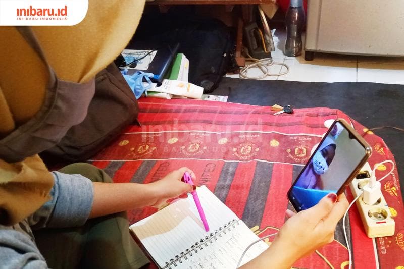 Kadang jaringan internet jadi kendala saat video telekonferensi. (Inibaru.id/ Zulfa Anisah)