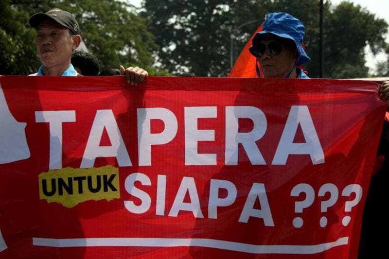 Implementasi Tapera ditunda. Pemerintah dan wakil rakyat didesak melakukan perbaikan pada aturan tersebut agar nggak membebani masyarakat. (Sindonews/Arif Julianto)