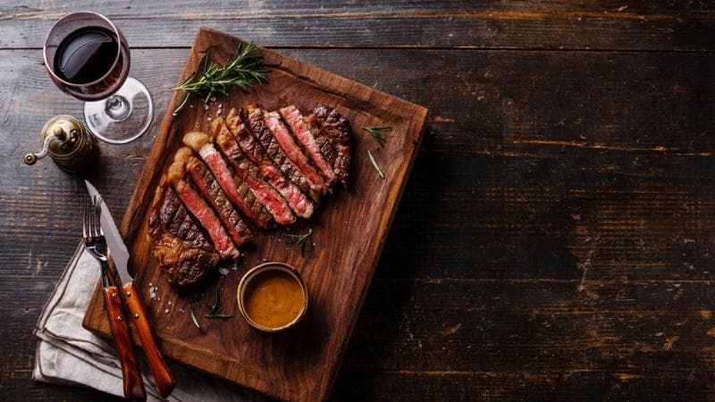 Daging meltique biasa digunakan oleh warung steak pinggir jalan. (Shutterstock/Natalia Lisovskaya)