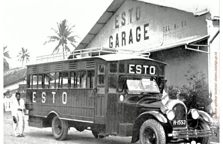 Bus ESTO di zaman Hindia Belanda. (Salatiga.go.id)