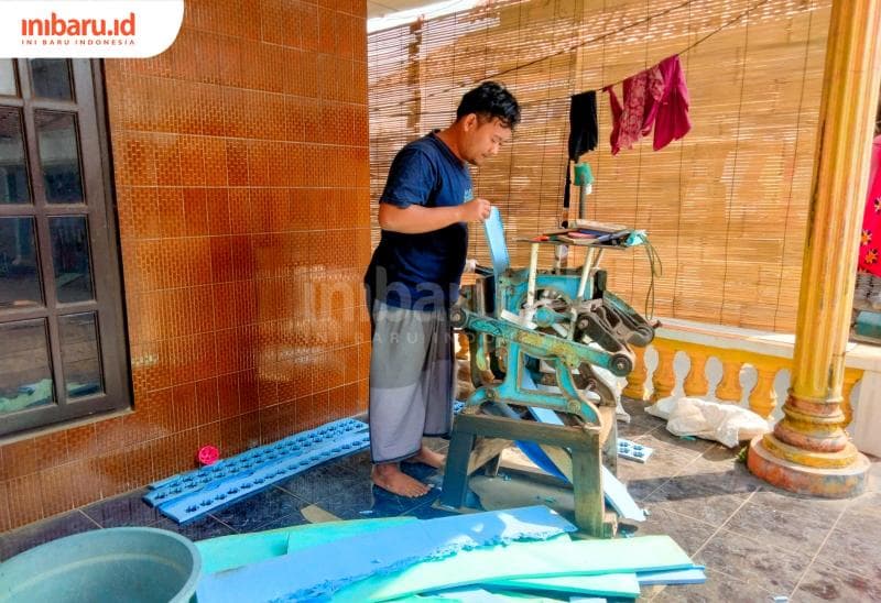 Roda othok-othok dibuat dengan memanfaatkan limbah spons dari pabrik televisi.&nbsp;(Inibaru.id/ Alfia Ainun Nikmah)