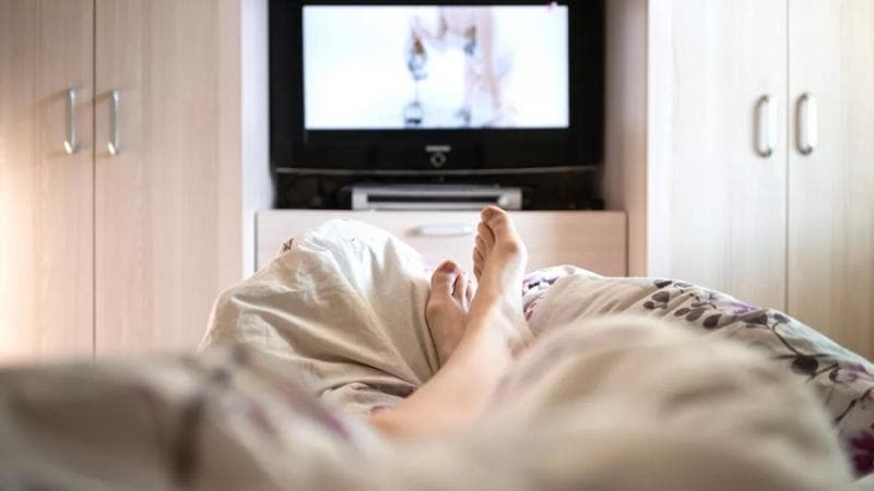 Pasang TV di Kamar, Ganggu Istirahat?