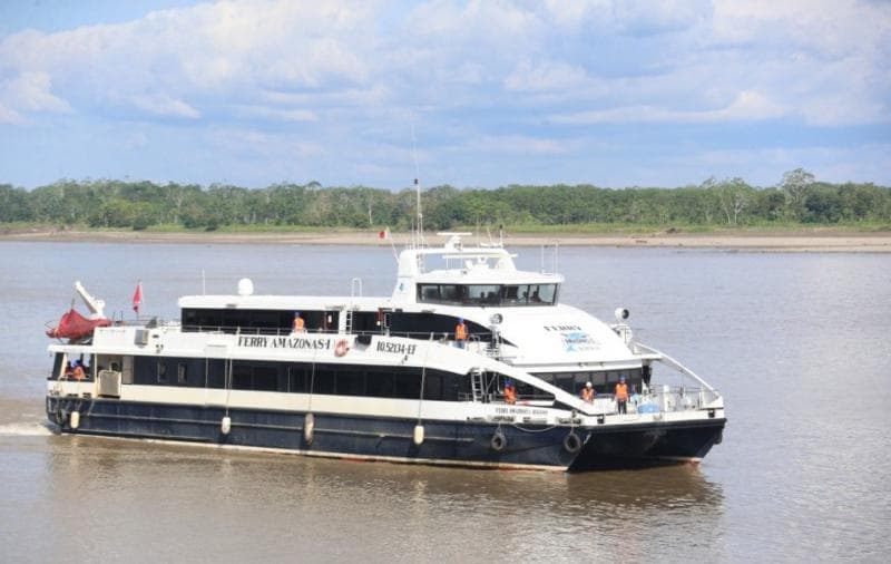 Kapal ferry yang jadi andalan warga di pesisir Sungai Amazon untuk menyeberang. (X/MTC_GobPeru)