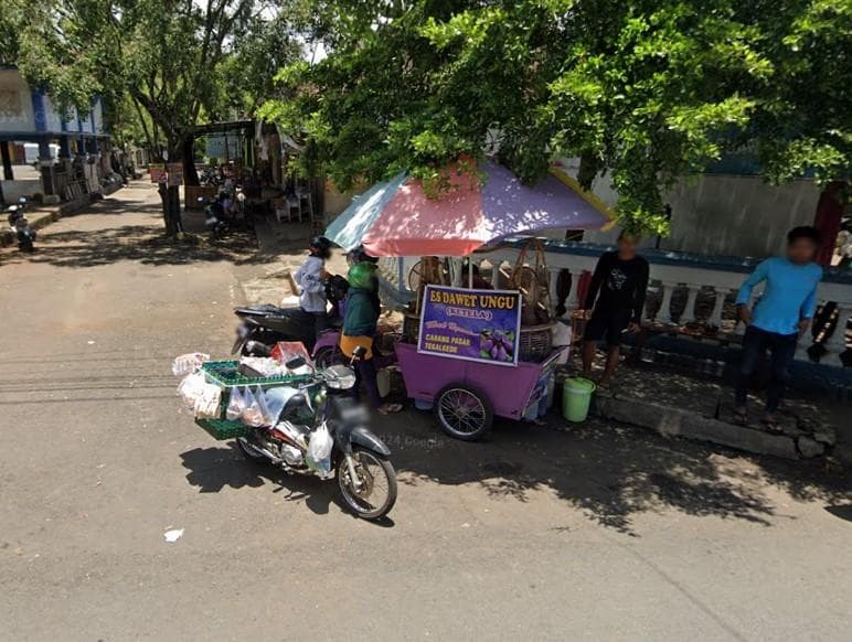 Penjual Es Dawet Ungu di depan Pasar Tegalgede Karanganyar. (Google Street View)