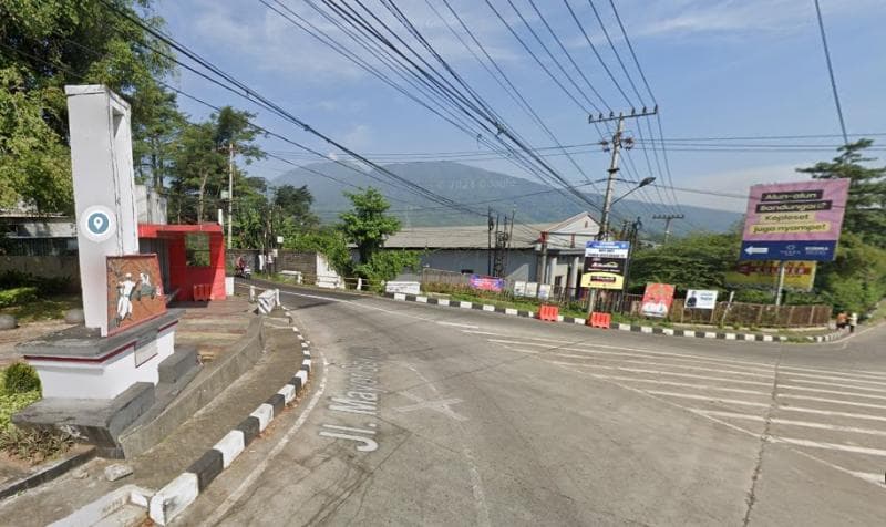 Monumen Lemahabang dibuat sebagai peringatan atas peristiwa pertempuran yang terkait dengan Pertempuran Ambarawa. (Google Street View)