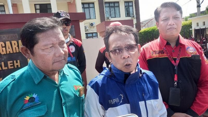 Mewakili para buruh, Sekretaris Federasi Serikat Pekerja Metal Indonesia (FSPMI) Jateng Aulia Hakim menyatakan dukungan terhadap putusan PTUN Semarang. (Istimewa)