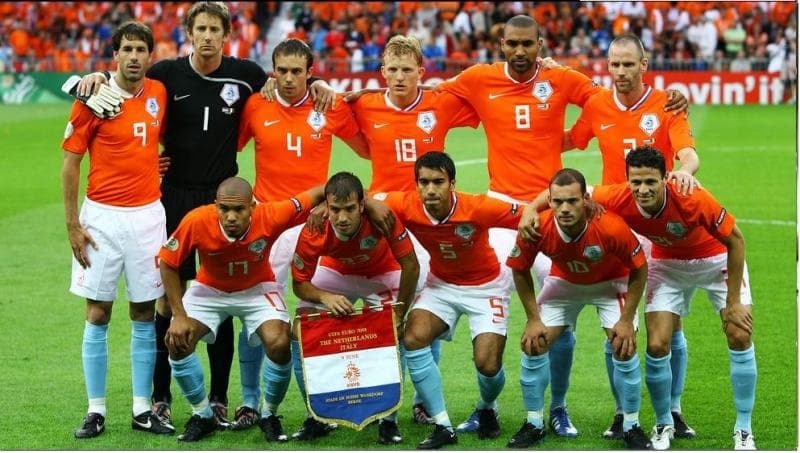 Seragam Timnas Belanda 2008-2010 yang terinspirasi dari bendera lawas Belanda. (X/BjJerseys)