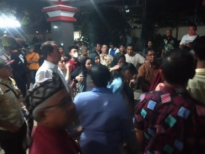 Para orang tua yang anaknya dianulir dari PPDB merasa cemas dengan keputusan Disdiknas Jateng. (Istimewa)