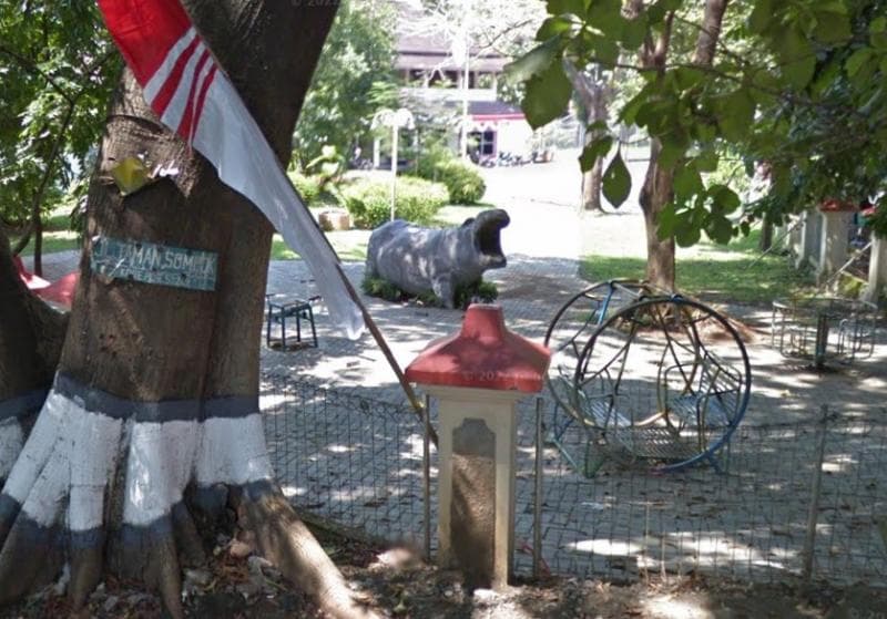 Patung Badak Angop di Taman Sompok Semarang. (Google Street View)