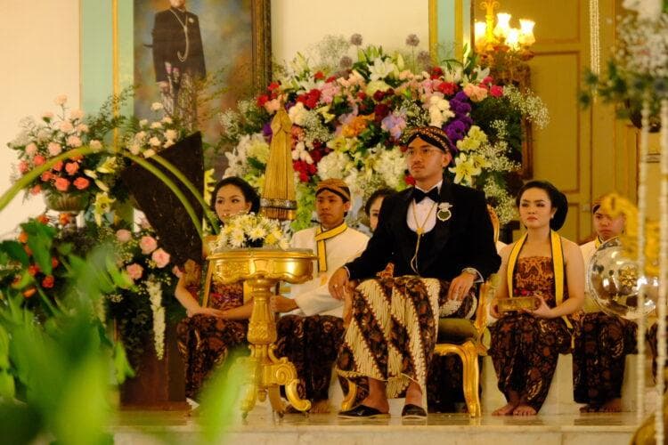 Gusti Bhre saat dinobatkan sebagai KGPAA Mangkunegara X. (Humas Solo)