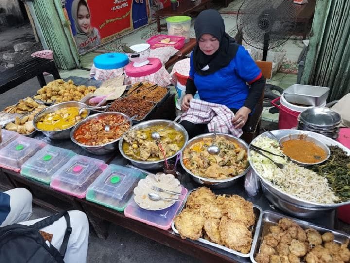 Wisata kuliner malam pecel Mranggen, Demak. (Googleuser/Agus Sutanto)