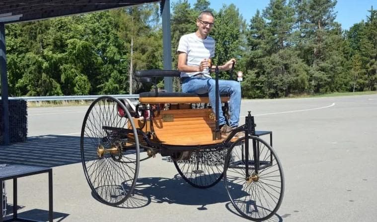 Tiller, setir mobil lama sebelum ditemukan setir mobil bundar. (Yahoo/Ronan Glon)