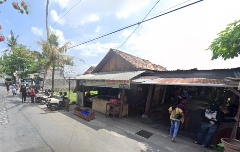 Lokasi Soto Bathok Mbah Katro ada di pinggir sawah. (Google Street View)