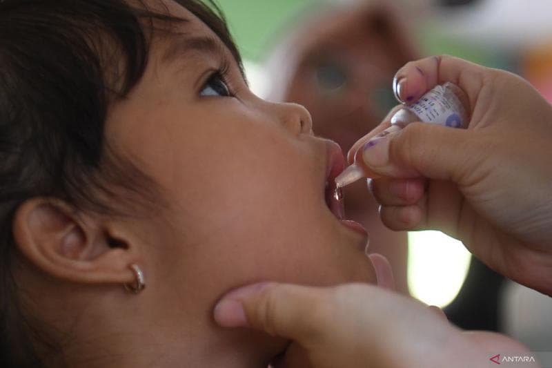 Beredar narasi vaksin polio mengakibatkan kanker dan HIV. (Antara foto)