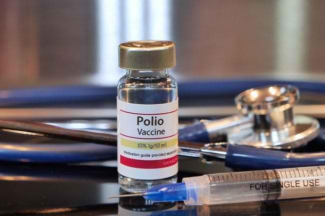 Vaksin polio nggak terkontaminasi virus SV40. (Alodokter)