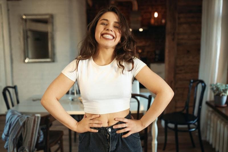 Baju Crop Top, Seksi untuk Perempuan tapi Dulu Diciptakan untuk Laki-Laki