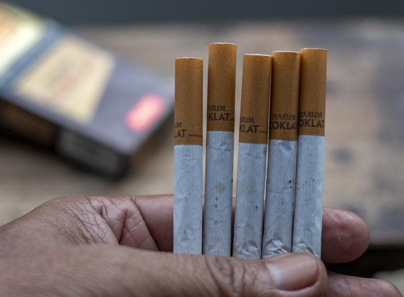 Warga dilarang beli rokok per batang. (komunitaskretek)