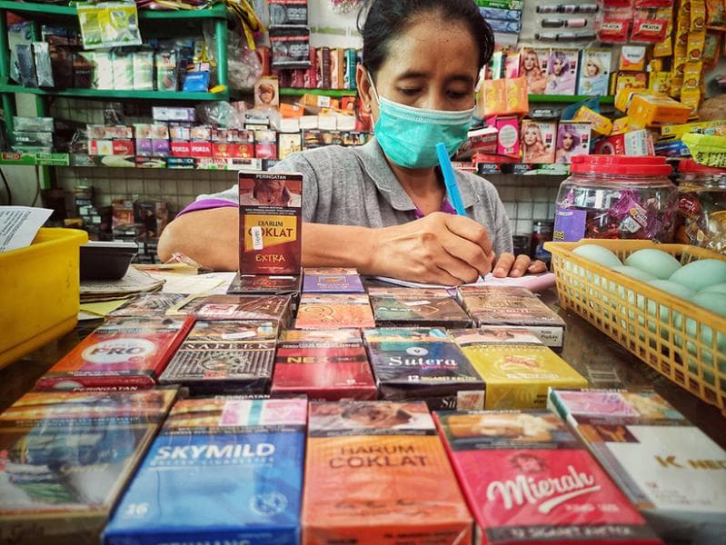 Penjualan rokok juga nggak boleh dekat dengan satuan pendidikan atau tempat bermain anak. (vapemagz)