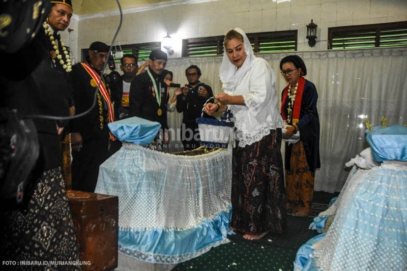 Wali Kota Semarang Hevearita Gunaryanti Rahayu turut serta dalam prosesi penggantian luwur makam Ki Ageng Pandanaran.