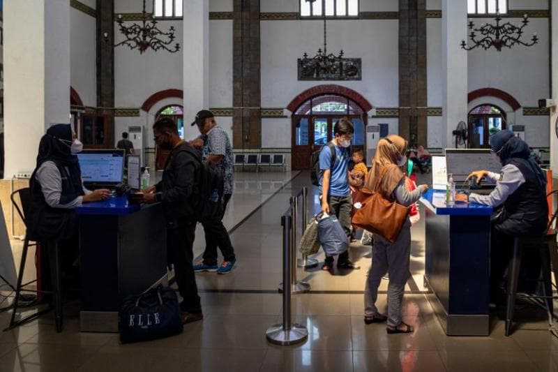 Bolehkah naik kereta tapi dari stasiun yang berbeda dari yang ada di tiket? (Republika/Antara/Aji Styawan)