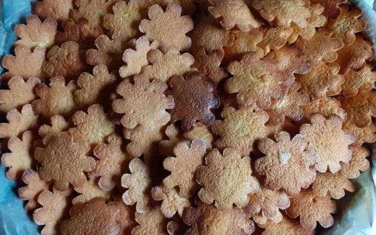 Roti kembang waru punya kisah dan nilai filosofinya sendiri. (Kompasiana/Thomas Panji)